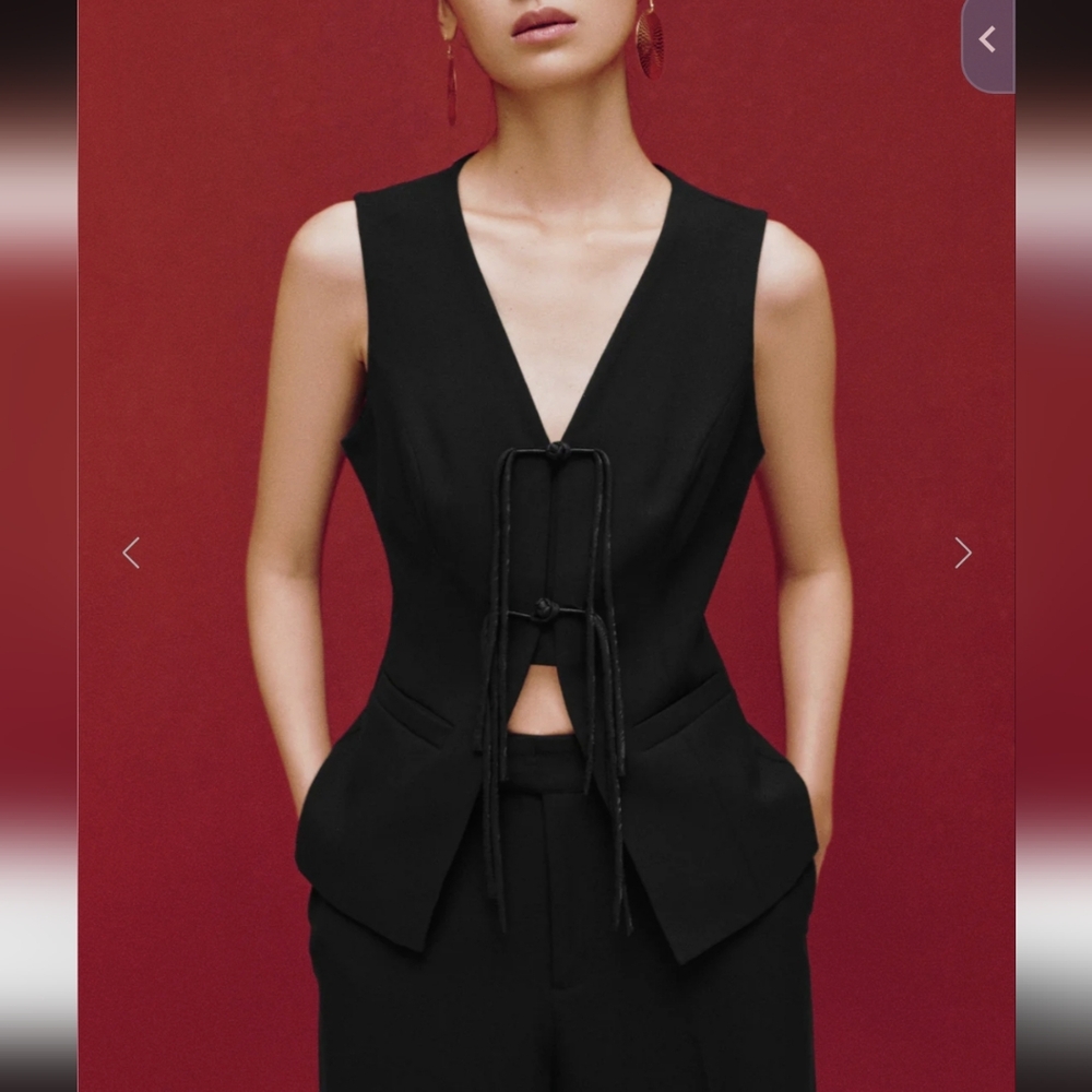 New with tag Skater V-Neck Glamor Vest - S